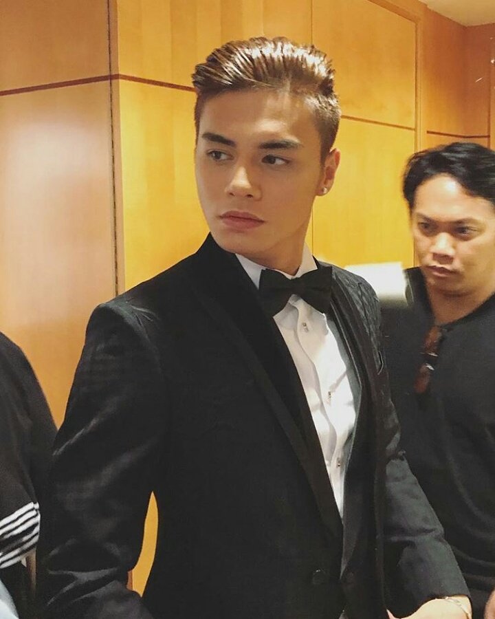 r2natics's tweet photo. @iamr2alonte ☄
#StarMagicBall2017 https://t.co/YcbzPaxcja