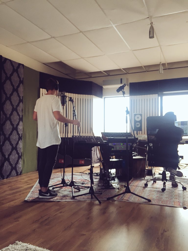 Back in the studio. Born to create⚡️