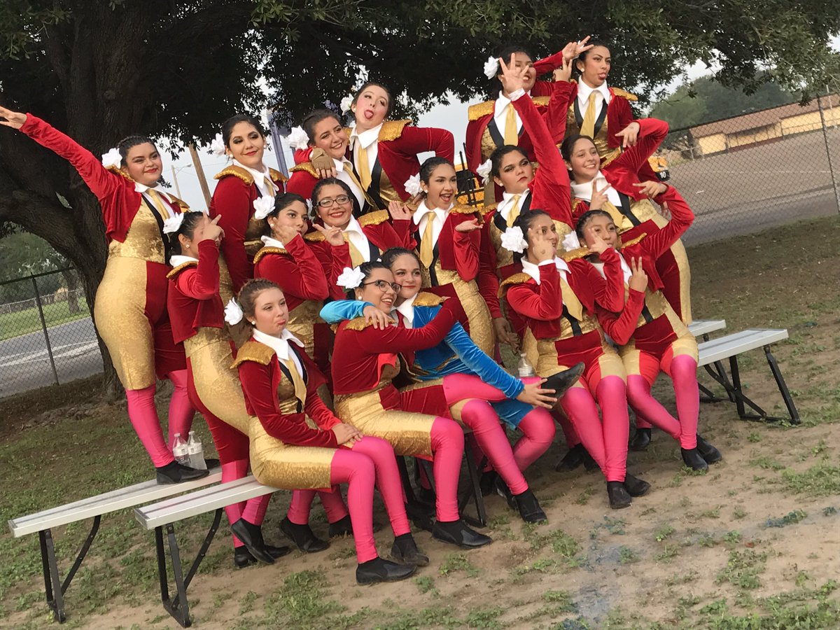 WEHS_Starlettes's tweet image. First competition in the books 🎉 now to wait for the results...and to find some food 😊🖤🎶 #bandlife #colorguardproblems #earlymorningcomps