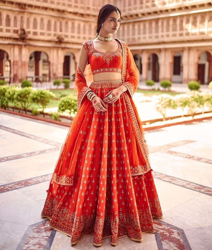 Wed_Wise's tweet photo. #HappyDussehra everyone ✨ We loved this festive bridal outfit that is closer to the roots! By none other than @anitadongre https://t.co/b8VysEodf1