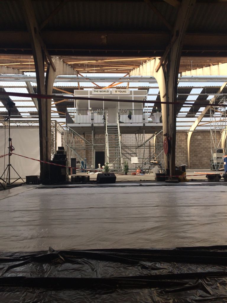 Gisteren nog in aanbouw, vanavond klaar voor de #opening met de burgemeester. Om 19.00 uur in de #Kaaihallen! #KNXL #Kunstnachtdenbosch