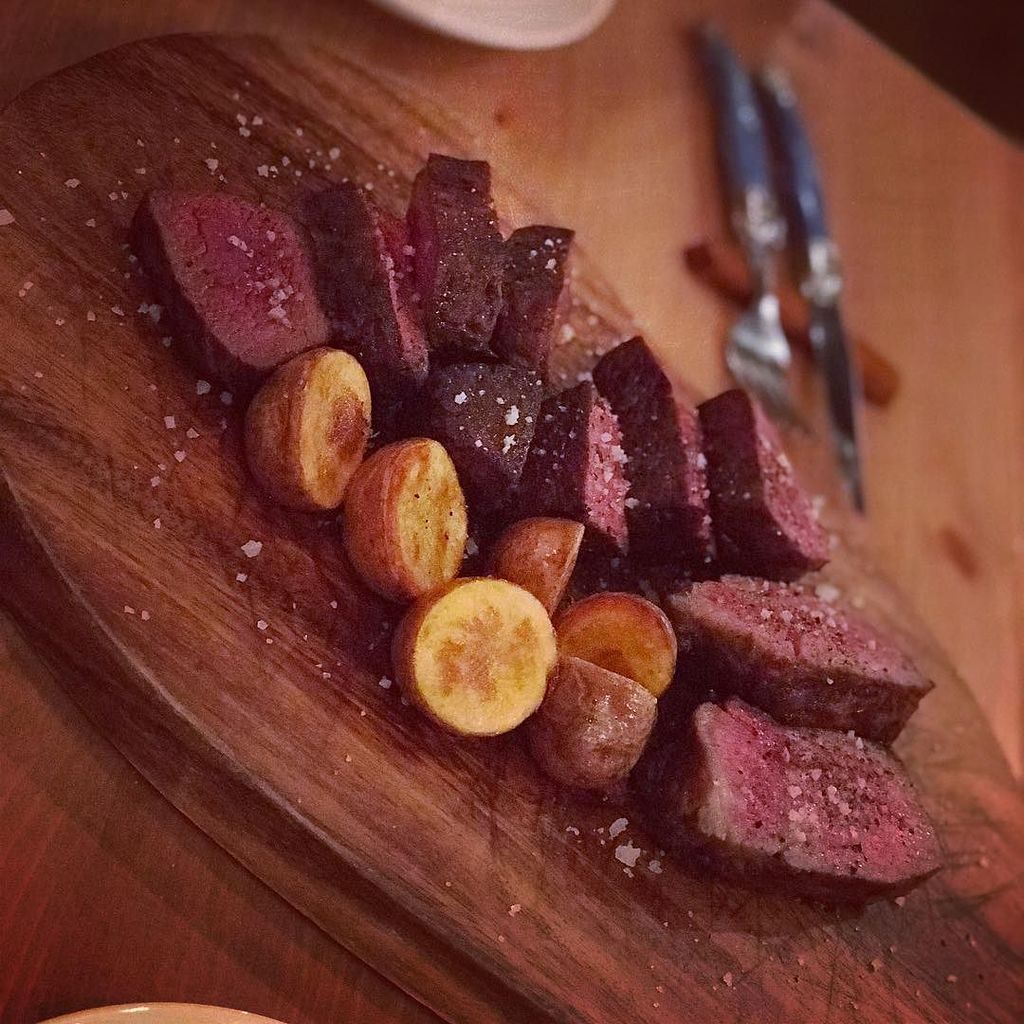 cyb3rmonk3y's tweet photo. Refleshing
たくさん食べて牛牛
#kyoto #dryaged #ribeye #rump #hbone #京都 #熟成肉 #リブロース #ランプ #イチボ https://t.co/2u1aw5KEVv https://t.co/tZCEecKYtS