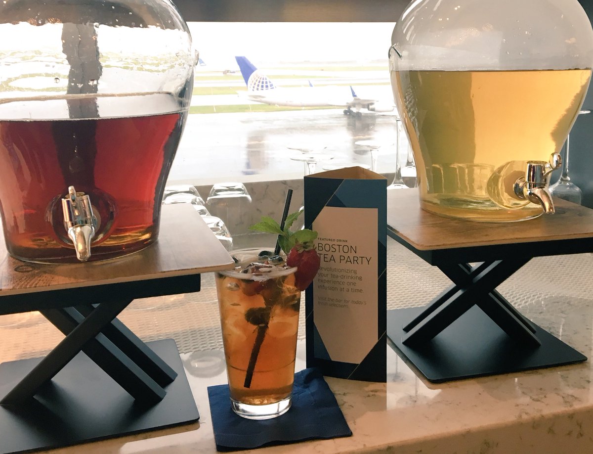 HillWilFly's tweet photo. Tea and Parfait, anyone? Loving these new options! #unitedclub #BOS #beingunited https://t.co/f8pPNndHAp