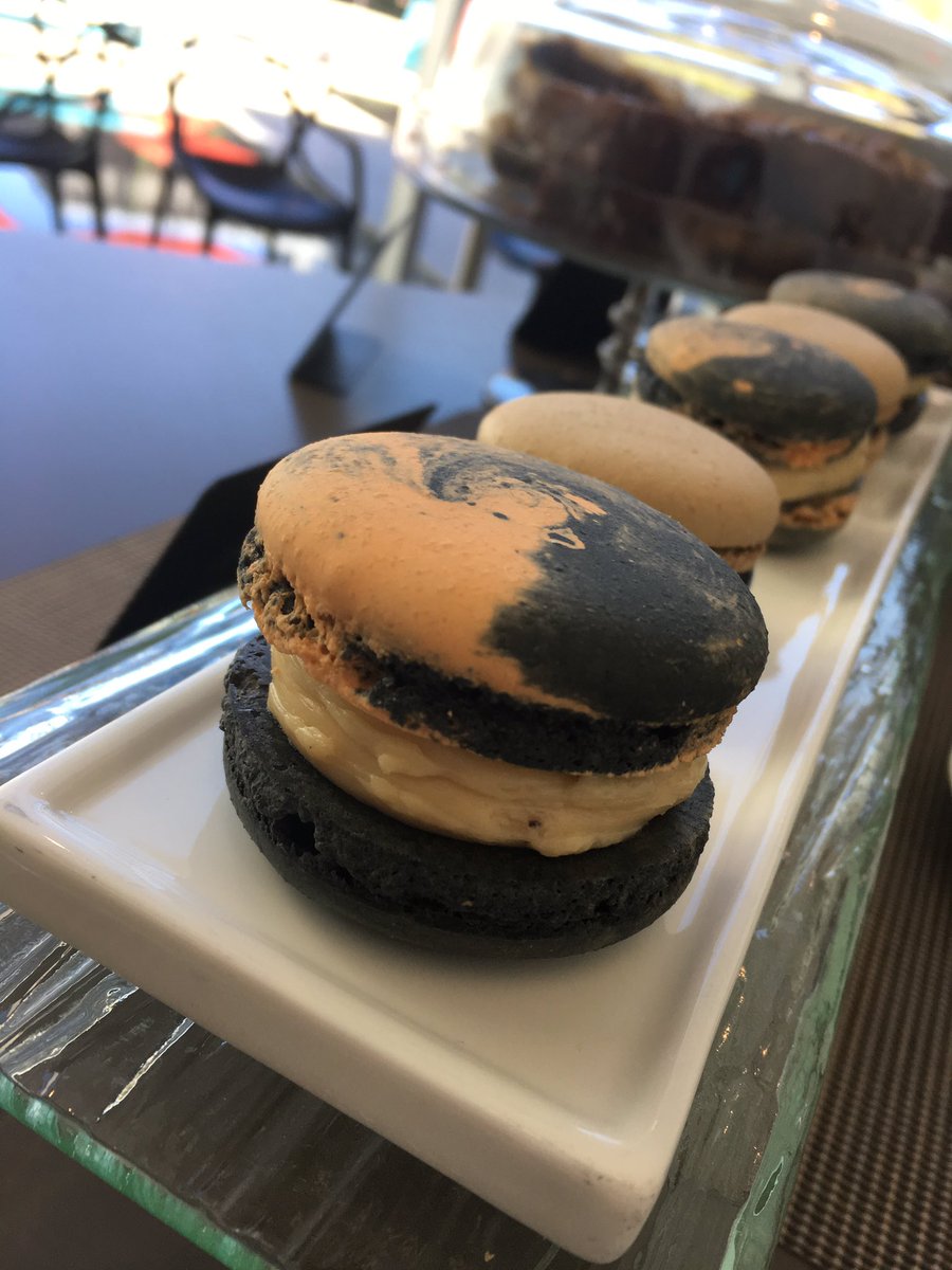 wiltspeed1's tweet photo. Fall macarons are so much fun !!! #watspeed https://t.co/yDG7CuiLLt