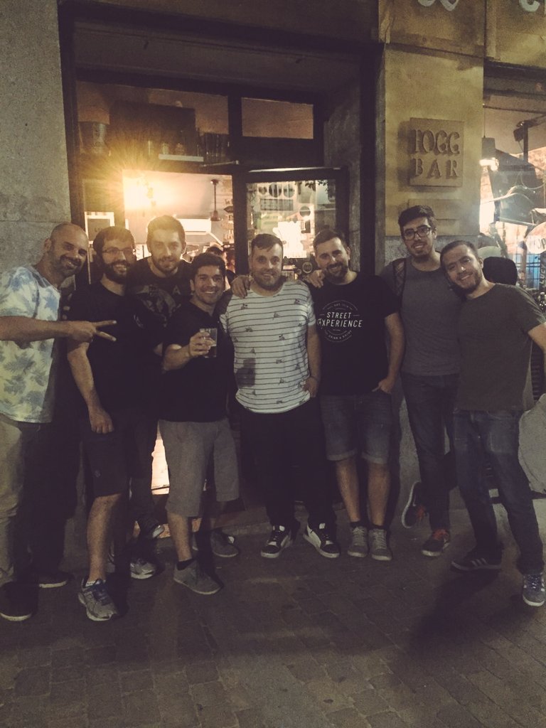 Esto es lo que pasa cuando se junta gente chunga...!! <a href="/Geo_birrero87/">GeoBirrero</a> <a href="/cervexaindie/">Cervexa Indie</a> <a href="/FoggBar/">Fogg Bar</a> <a href="/laugarbrewery/">Laugar</a> <a href="/CervezasSargs/">Cervezas Sargs</a> entre otros...