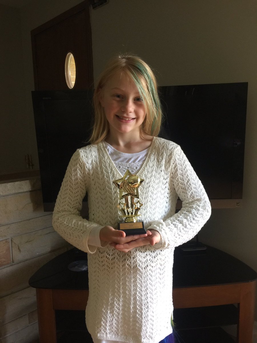 MitchellCycle's tweet photo. Ellie won most improved player for baseball. https://t.co/L4ZTvl0pEy