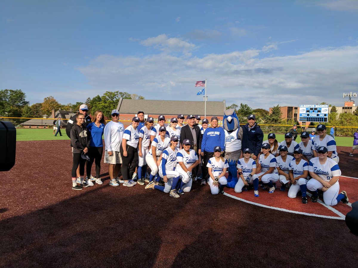 AlbertusSocial's tweet photo. #Playball ! #fearlessfalcons @AlbertusPres #albertusmagnuscollege #sheasoftballcomplex https://t.co/nRovsM4jcn