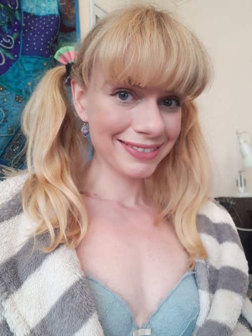 Love wearing my hair in bunches 😚 https://t.co/UzoGmaPnlT<a href="/tag/adultwork"class="tags"><span>#adultwork</span></a><a href="/tag/directchat"class="tags"><span>#directchat</span></a>