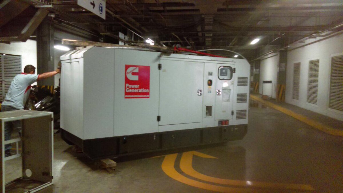 plantaelectric's tweet photo. Haciendo maniobras en Plaza Zentralia #plantaselectricas #electronetwork #generadores #Sismomexico2017 #maniobras https://t.co/AnCyDrW5zP
