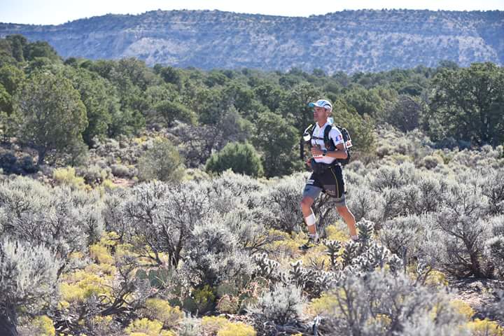 RaidlightES's tweet photo. . @ErikClavery lidera la Grand to Grand Ultra con muchas posibilidades de victoria. Nuestro presidente @laval_benoit es tercero. ¡Vamos! https://t.co/nY6A0KOZyK