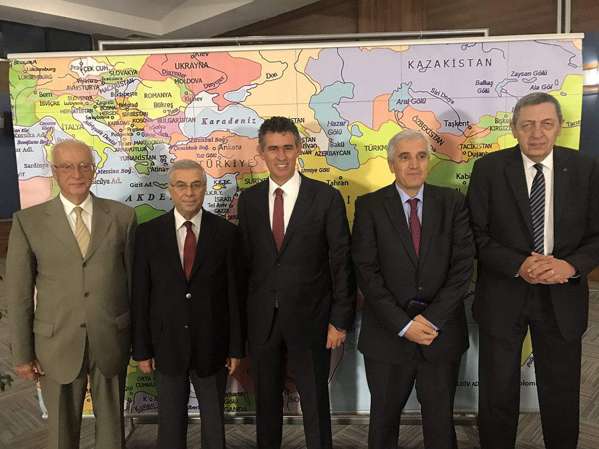 Uluslararası Hukuk Penceresinden Ortadoğu ve Türkiye'yi konuşacağımız canlı yayınımız birazdan başlıyor.