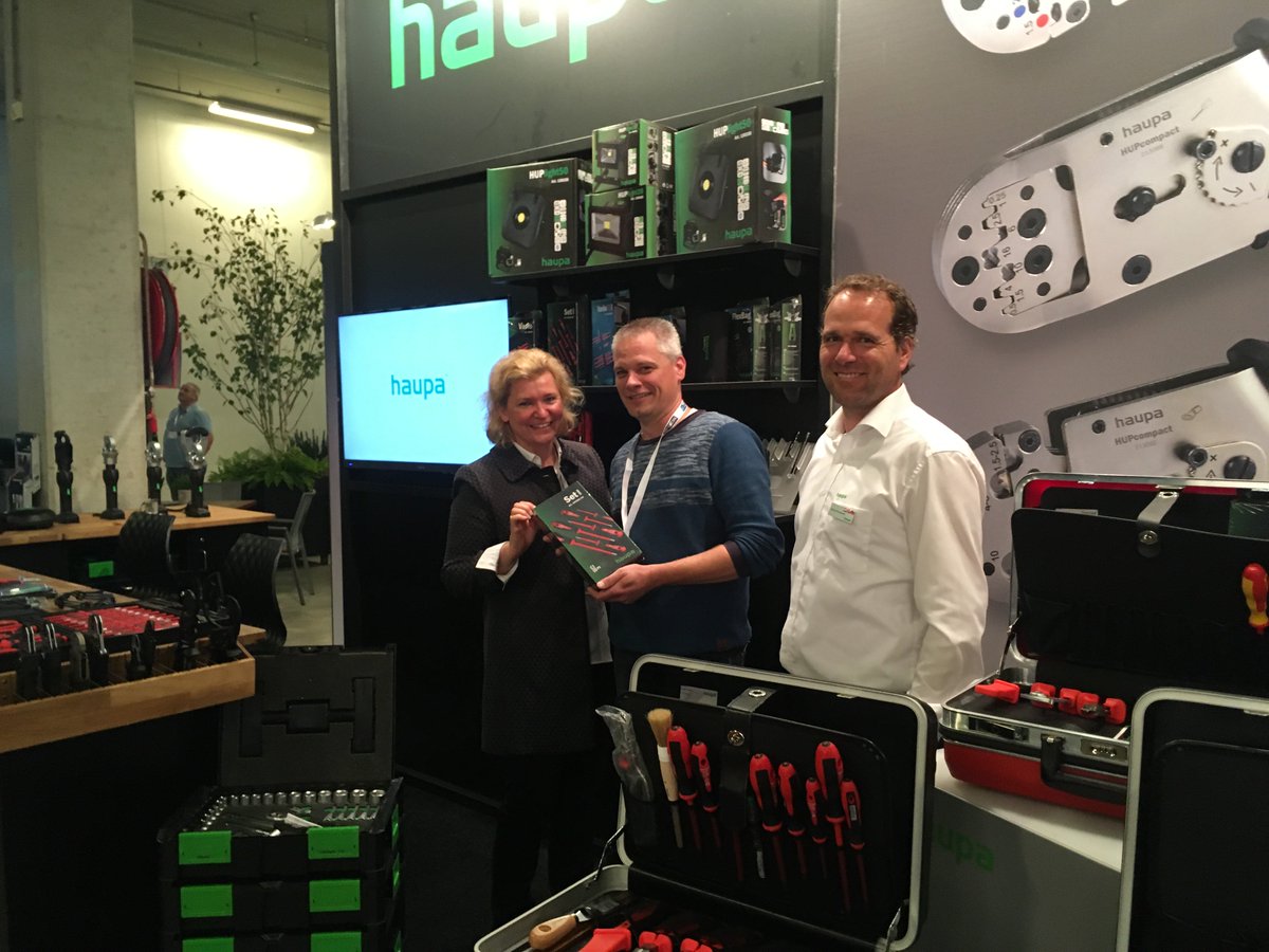 We mogen mooie prijzen weggeven op onze beurs. Gefeliciteerd Paul Manders met de schroevendraaierset van <a href="/HAUPARemscheid/">HAUPA GmbH & Co. KG</a>