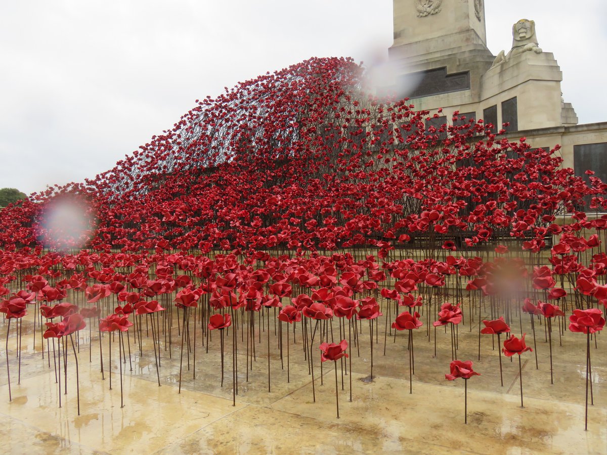 VivStylz's tweet photo. Two especially great reasons to go to #Plymouth  this weekend  #poppywave  #trios2017 @TRPlymouth https://t.co/2xKWX2pD5h