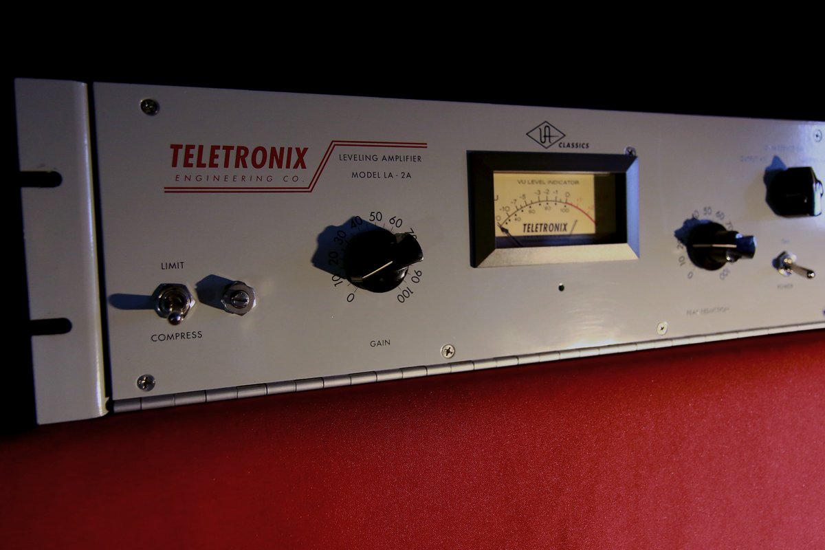 #Notrematos : Le <a href="/UAudio/">Universal Audio</a> LA-2A est un classique sur des voix ou des basses ! Venez l'essayer sur vos projets :

sodasound.fr/music