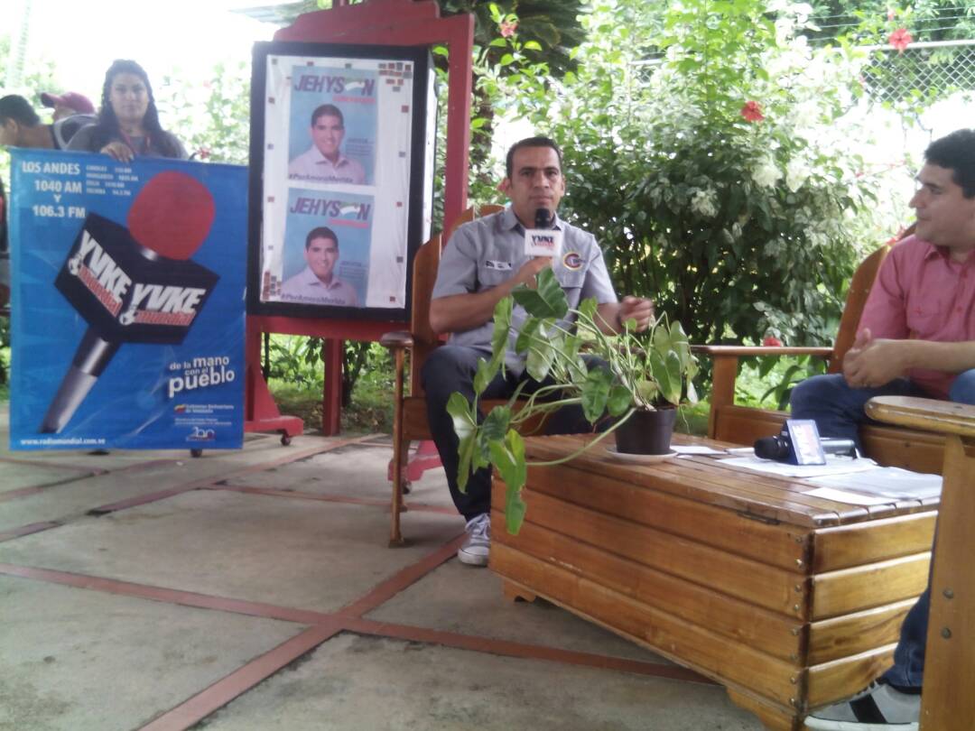 MundiallosAndes's tweet photo. Continua transmisión de #YvkeMundialLosAndes con @JEHYSONGUZMAN desde el municipio Alberto Adriani #PatriaQueEduca https://t.co/pEv1hm961M