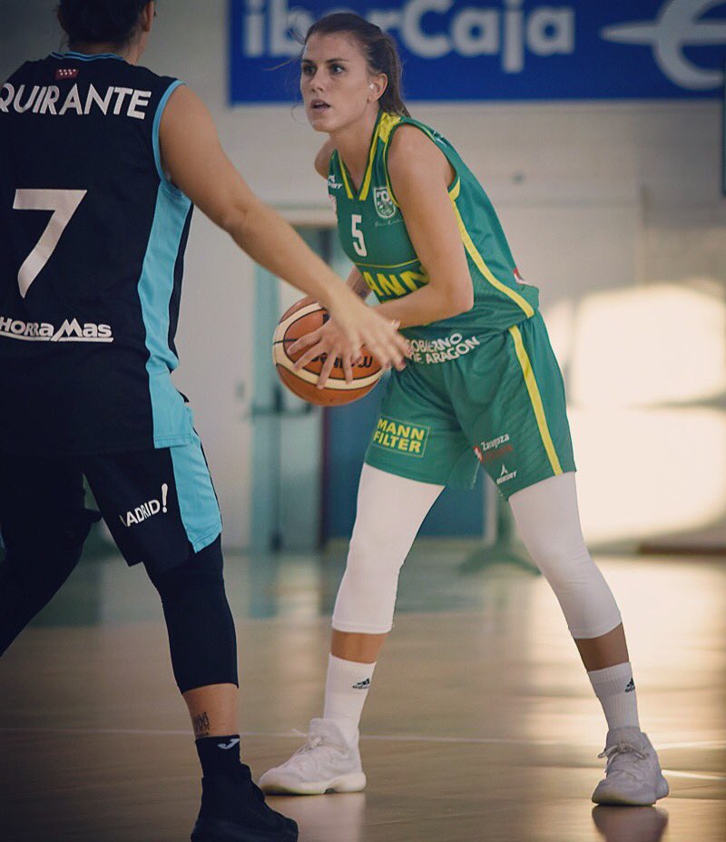 Gabyocete5's tweet photo. Tic tac tic tac⏳ #basketball #open #empiezalaliga #LigaDIA #madrid #mannfilter #team #juntas #ganas #adidas #crazyexplosivelow 📸 @CrlosZgz https://t.co/j8jJi9OCkk