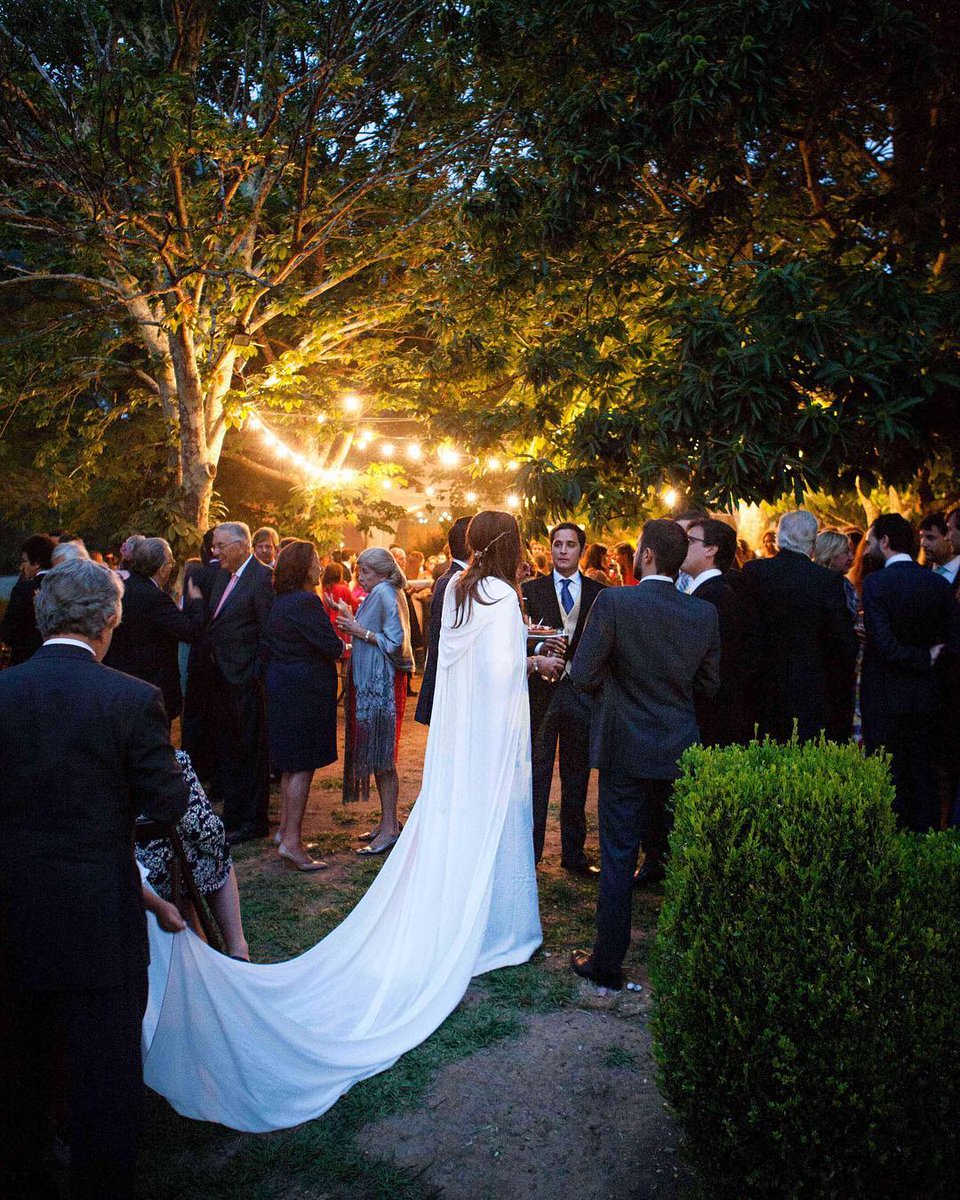 AlboradaCaterng's tweet photo. #Boda B&amp;A. Un año ya desde aquel día y nosotros no podemos evitar recordar ese momento tan bonito. El lugar, la hora, la luz, ellos... 😍😍 https://t.co/MnLNFCuerQ