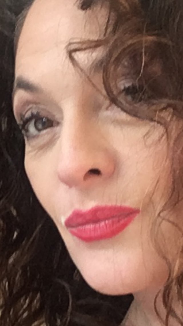 .....que tengan un muy buen jueves!!..💋💋💋y recuerden q "los Vecinos"" están esperando vier y sabe 22:30 Dominga a las 8...:no se pierdan