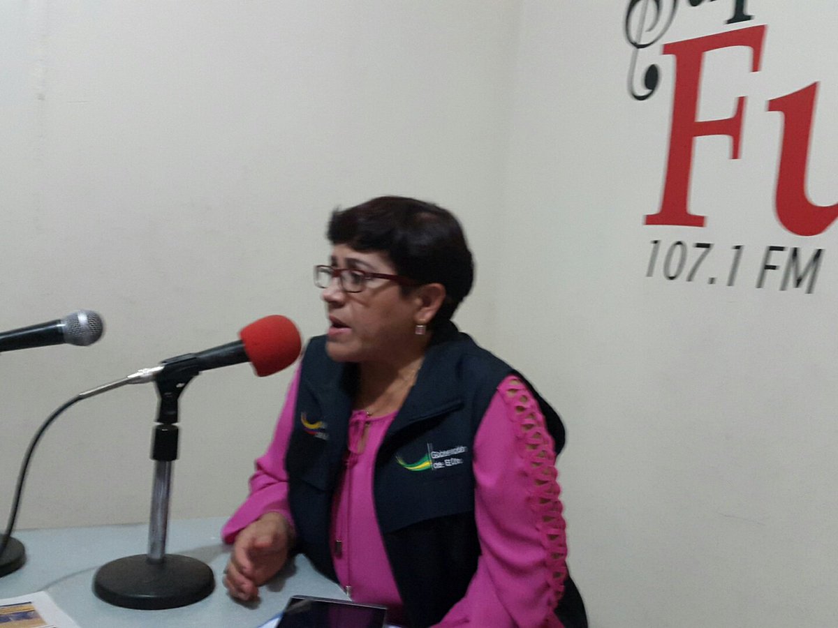 GoberElOro's tweet photo. Gdora. @ROSALOPEZMACHUC  en entrevista noticiero de @RADIOSUPERFUEGO de #Zaruma https://t.co/64q8CelWBE