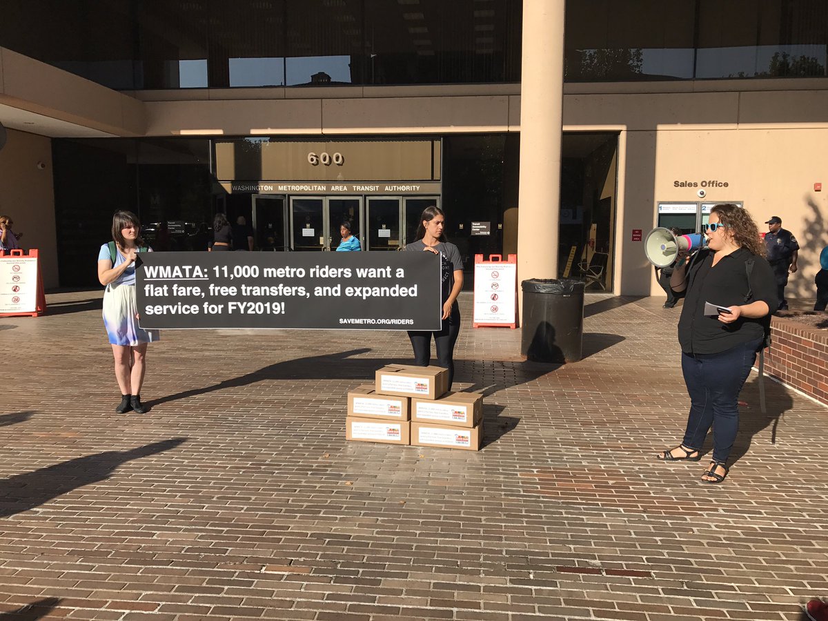 GeorgetownKILWP's tweet image. Proud to be at WMATA early in the morning to stand up for a fair system with no service cuts or price hikes! #SaveOurSystem