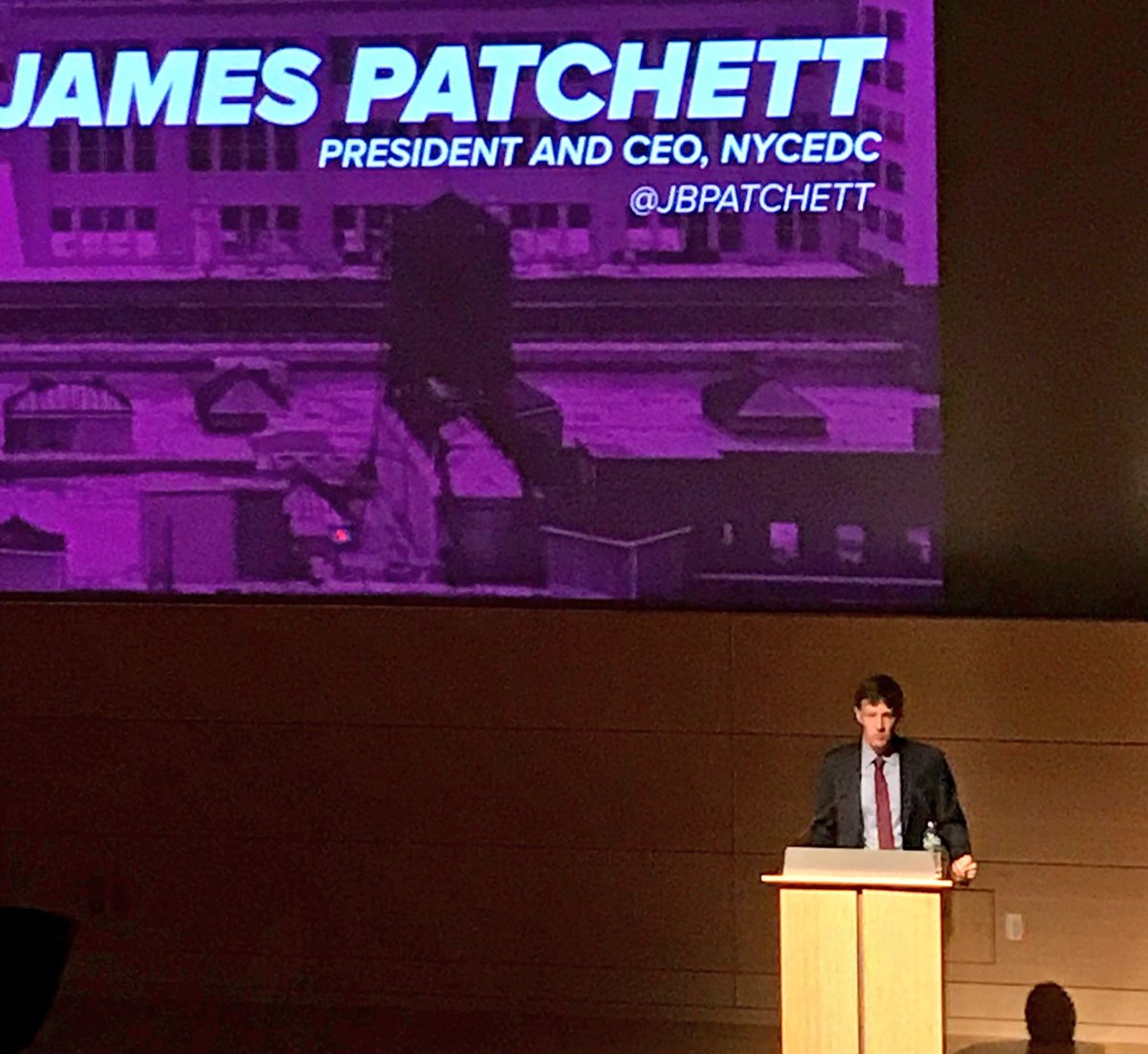 dgilford's tweet photo. NYC creating first VR &amp; AR lab at @BklynNavyYard to accelerate among “most important techs of next 100 years” -@jbpatchett @NYCEDC #NYCML17 https://t.co/vDTRUic9xf