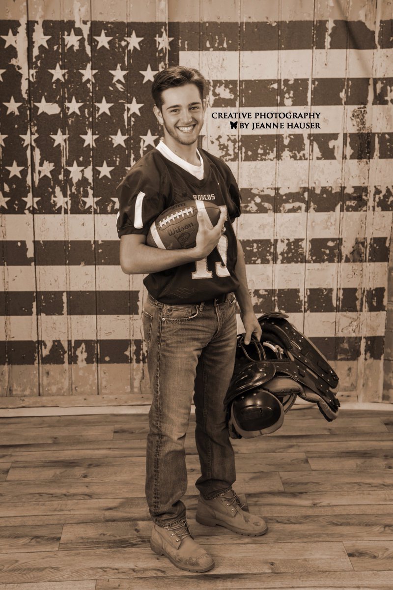 jeannehauser1's tweet photo. #CPBJH #Broncos #FootBall #SeniorPics #BurrillvilleRI #SeniorYear #SeniorPortraits @JoshNewelly_15 https://t.co/Z2qwW3JvOo