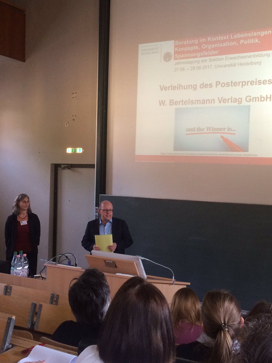 juliaschuetz_hh's tweet photo. #eb2017 #Posterpreis - Verleihung durch #@wbv_de - @Joachim_Hoeper verkündigt die Preisträger https://t.co/vb9M6xqWT9