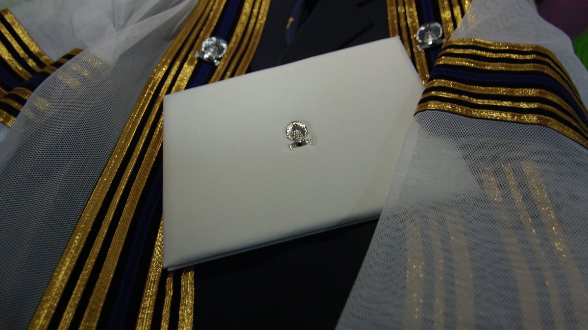 folkdo_'s tweet photo. 👨🏻‍🎓Master in Comm. Arts #CUGraduates2016 #TeamCU #NitadeCU จบด้วยวิทยานิพนธ์ระดับดีมาก และได้รับทุนวิจัย 90 ปีจุฬาฯ ขอพราวด์คุณภาพตัวเองแปป https://t.co/eFmILr8UKT