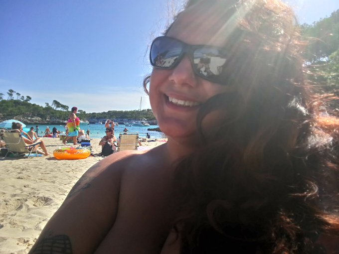 Missing my dogs but loving the life https://t.co/nATFw7wwjv<a href="/tag/adultwork"class="tags"><span>#adultwork</span></a>