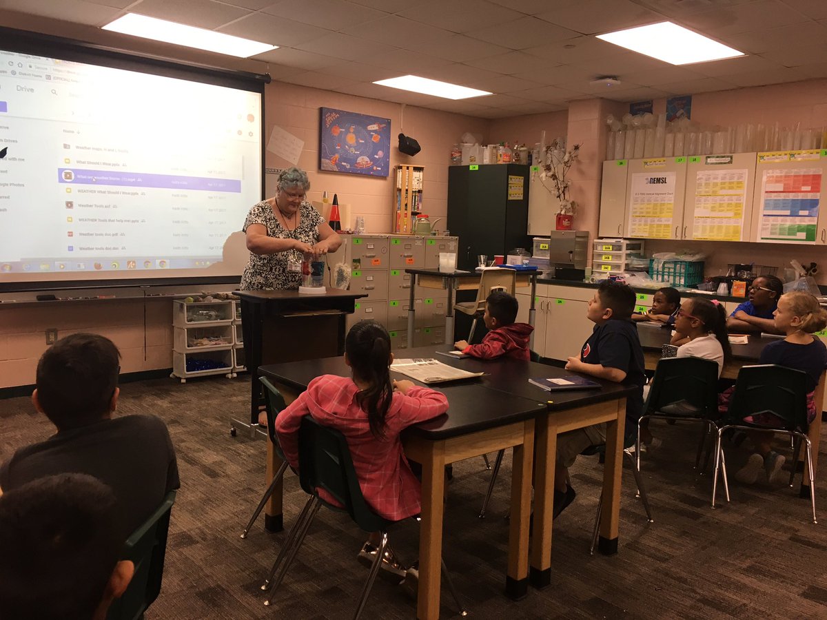 hlopezteach's tweet photo. Back in discovery lab!! What does your weather map tell you? #sciencesmart @HumbleISD_HE @mensik2 https://t.co/srpSEftsRK