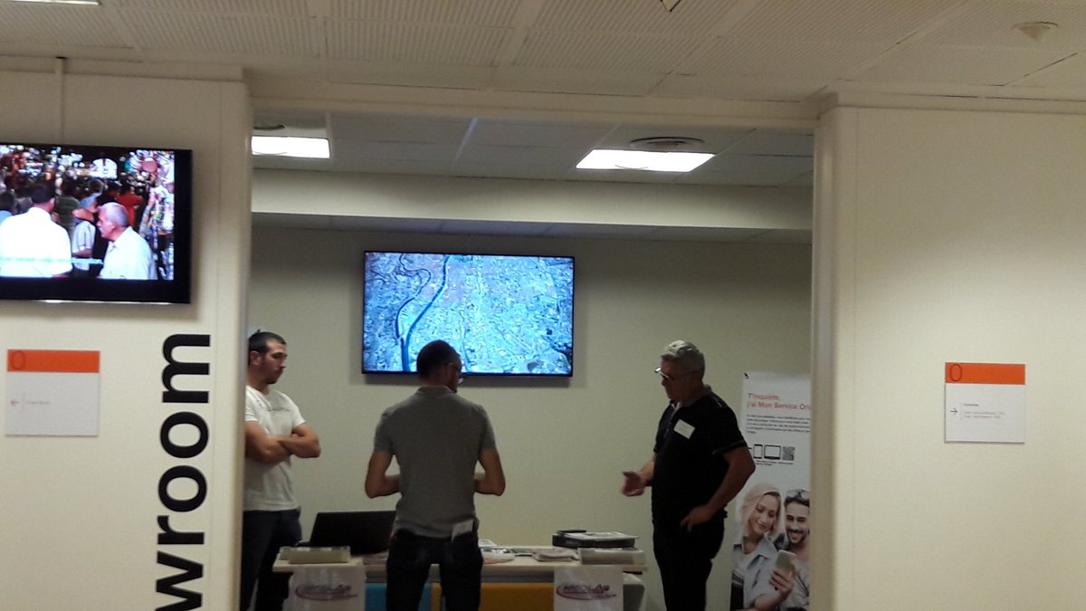 emilie6900's tweet photo. #lyon #animation #midi #peinture pour les #travaux #persos des #salaries @orangebusiness 🤔 https://t.co/SLIlEiIDh0