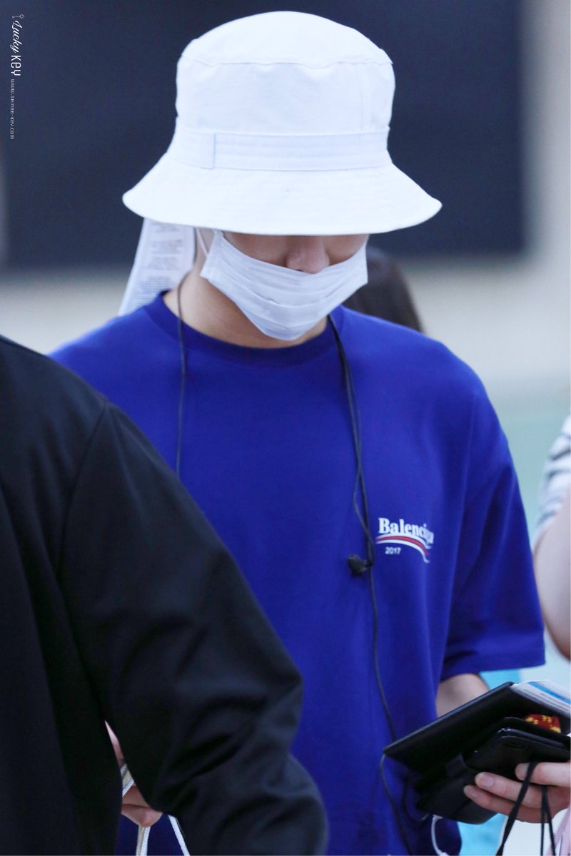 LuckyKey07's tweet photo. 170928 김포공항 입국 #키 #기범 #key ❤️❤️ https://t.co/Cd818KoDGe