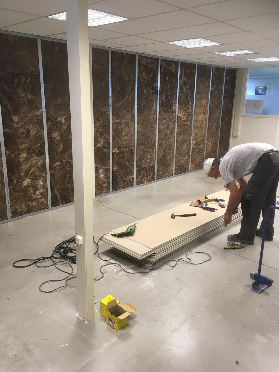 meerdandrukkers's tweet photo. de verbouwing is begonnen voor onze nieuwe ValueJet 1638UH LED-UV-printer voor flexibele en vlakke media  #signisgrowing  #duurzaam #sign https://t.co/JpqlnKegEK