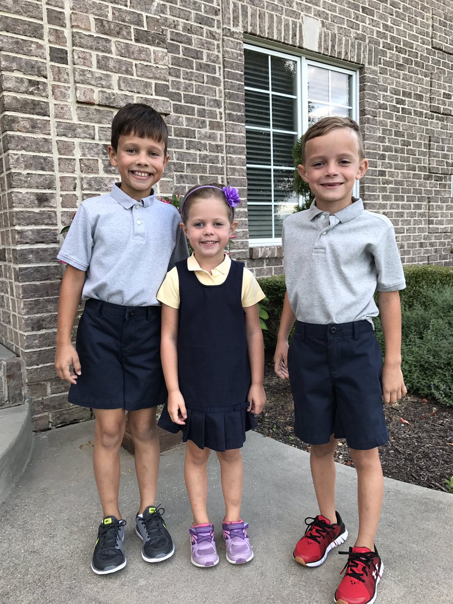 JAKnecht's tweet image. These 3 never stop asking questions! #FutureAuditor #CroweProud #AuditorProud @CroweCareers