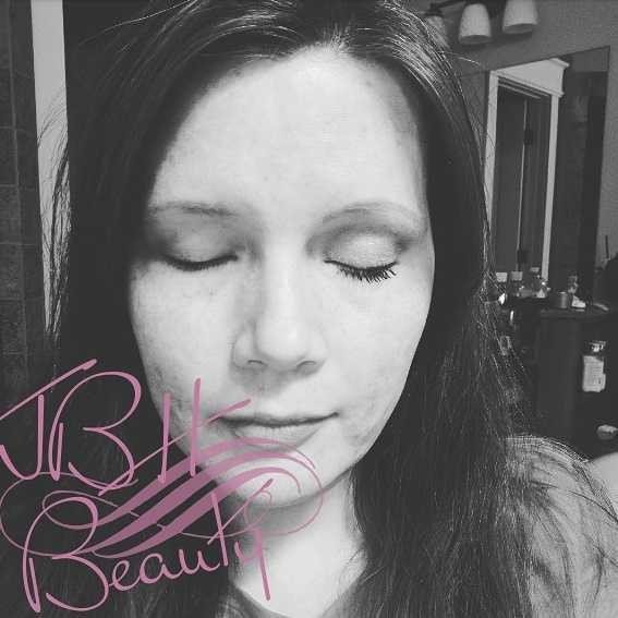 JennHalliburton's tweet photo. The difference is still insane!!
#jbhbeauty #youniquemascara #megalashes #beauty https://t.co/fZVPcEkboy