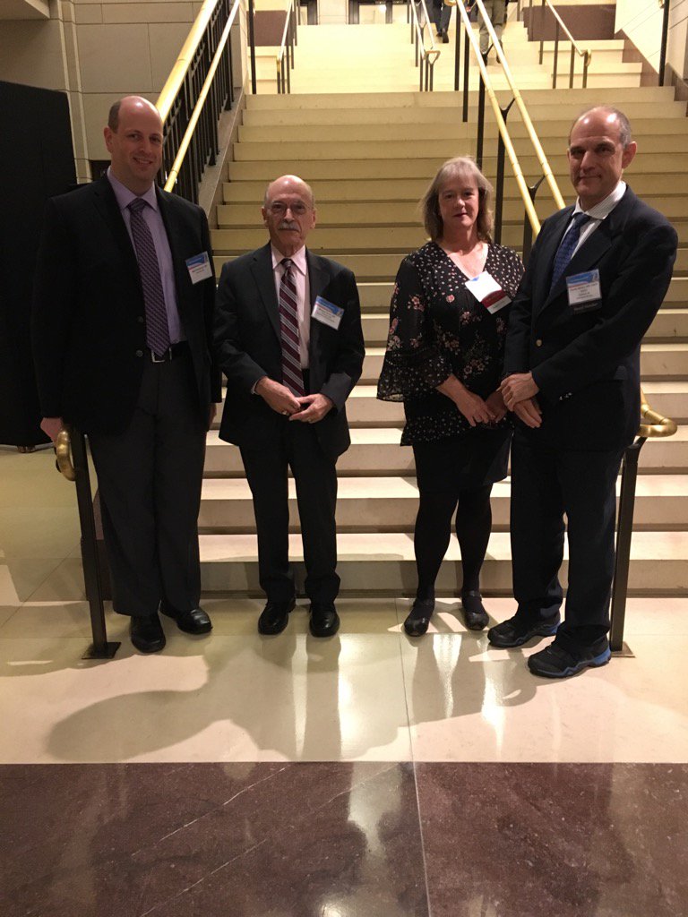 drtraceynecs's tweet photo. Starting out for our meetings with Portland Oregon ASCO day on hill. https://t.co/WxvOi7mgTZ