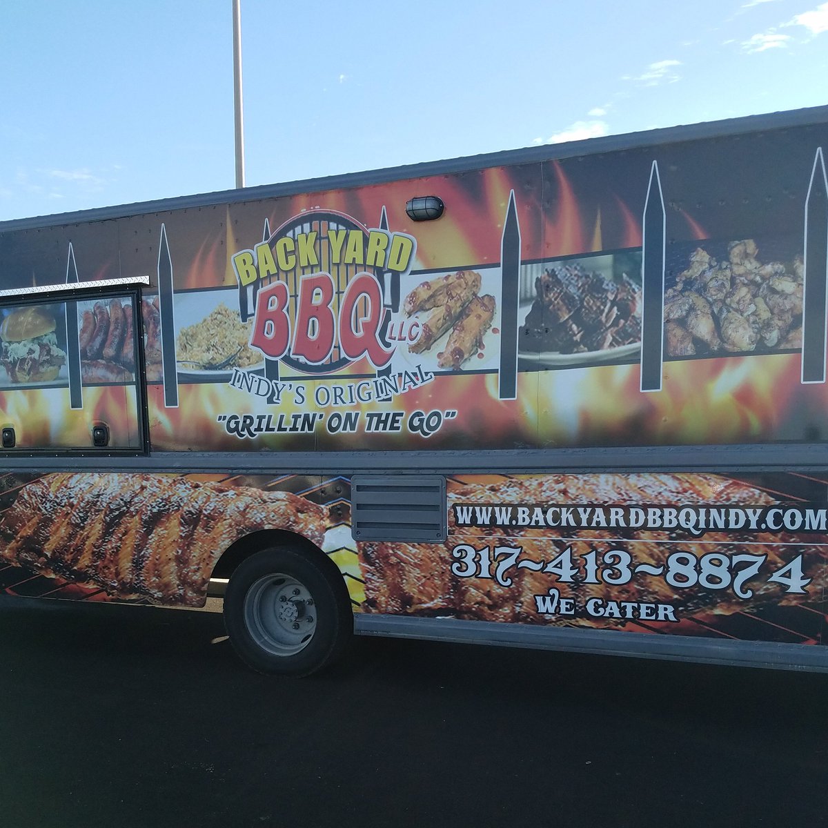 BackyardIndy's tweet photo. Good morning! We are serving the wonderful people at JP Morgan Chase &amp; Co. from 11am to 130pm! #backyardindy #indy #indyfoodtruck https://t.co/TnGUkyIjHc