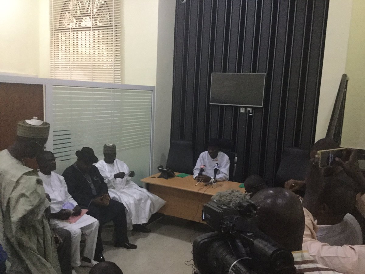 Ex-PDP Houses of Assembly Speakers visited ex-President Goodluck Jonathanto congratulate him on the victory of PDP at the Supreme Court for his role.