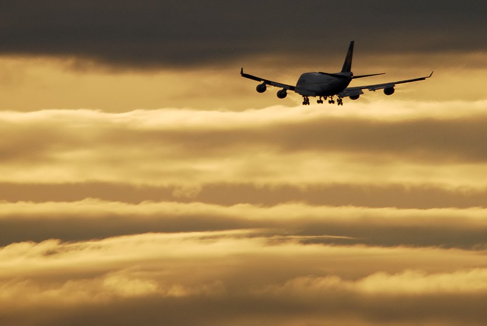 A3803's tweet photo. @lufthansaNews @Airport_FRA Endlich wieder was Ordentliches beim Blick aus dem Fenster - wie hier beim Regeleinsatz #FRATXL 2010. ;) https://t.co/fQPSU3CWjy