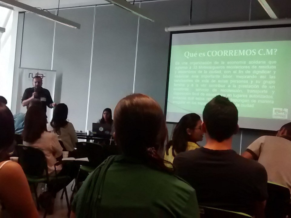 FConconcreto's tweet photo. Aprendiendo de otras organizaciones sociales con #apps4changedemo @Makaiaorg @NodoKa_co https://t.co/lS5AgwnvgE