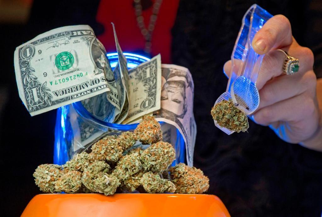 OakTribNews's tweet image. Oakland and Berkeley will fund the study to see if a public bank is feasible. bayareane.ws/2fC8jE2