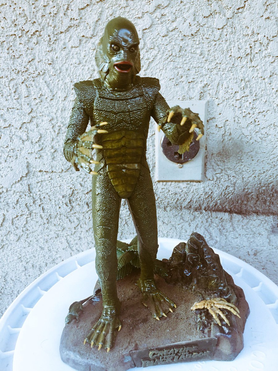 Ortega_Studios's tweet photo. @verotink Para Ti Amor. Still have paint on my fingers but it was worth it #HappyAnniversary #universalstudios #universalmonsters https://t.co/Rgc2V2evz0