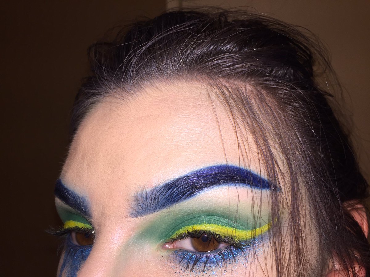 looksbyG's tweet photo. bright colors 💙💚💛

(Sorry for no lashes :( ) https://t.co/O448mkwJAF