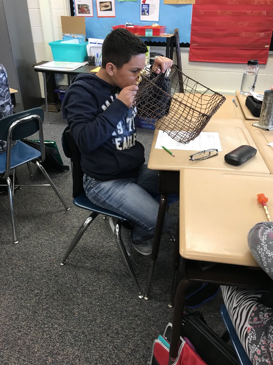 MrsRomo4's tweet photo. Being archeologists and exploring artifacts today in 6th grade humanities! #ccsd93 #jsjayhawks https://t.co/yqb8azlCdt