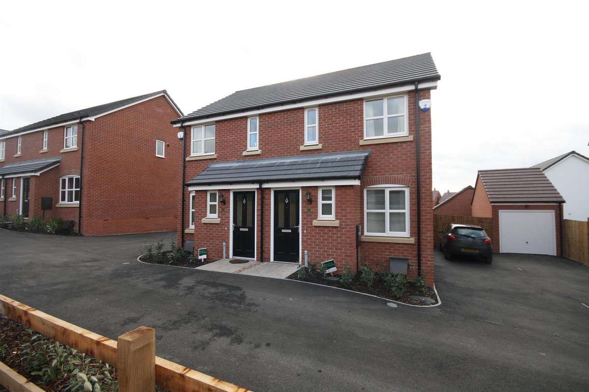 Want to move to  #LeamingtonSpa? View this 2-bed property, up rent now at £925 pcm ldrs.ly/DP2mS