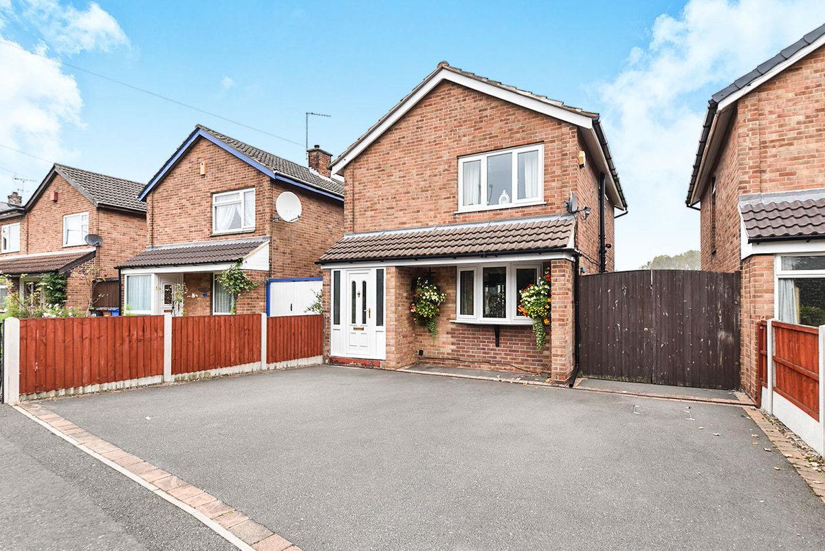 Looking to #buy a property in #Derby? If so, this 3-bed detached might be the solution ldrs.ly/p2sru