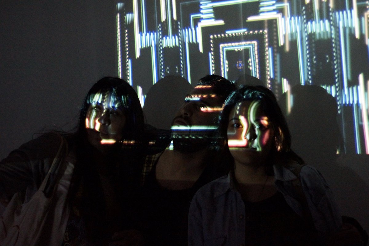 FrancLV1's tweet photo. La instalación "Microsimulacro #3 Clones Story" a cargo de @faq_productora en la sala "El Pañol del DT" en #ConsumoVisuales 4 (14/09) https://t.co/UKlnWM8G80