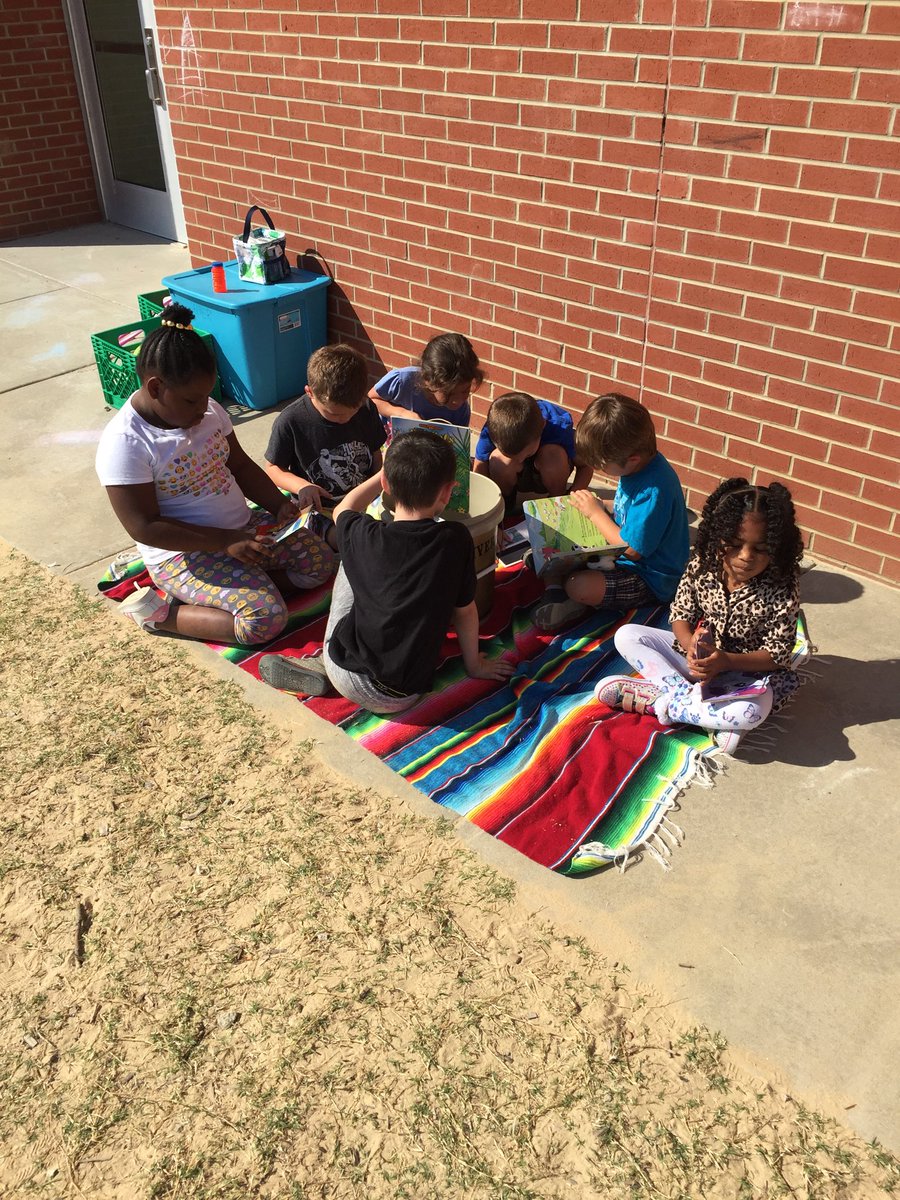 LydHyer's tweet photo. Never too hot to enjoy a good book! #isitreallyfall? https://t.co/BCLu3MVxFP