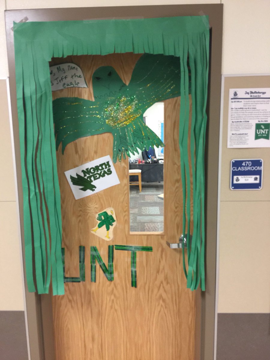 jbhattabread's tweet photo. 100% student created door design for #EGGIweek @PearsonRanchMS #UNT #RattlersRock #lotsofglitter https://t.co/0U7NoSH0n4