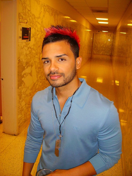 favelafan's tweet photo. #TBT Gaby Fashion Killa... Con cual look se quedan? #Rojo o #Rubio? 😂😂😂 https://t.co/chsCsEhdd1